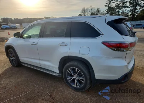 2016 Toyota Highlander Xle z USA, uszkodzony, nr VIN 5TDKKRFH9GS135490